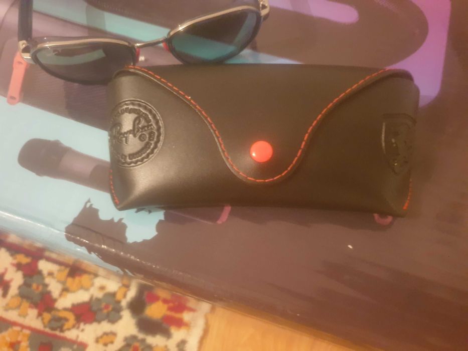 Vand ochelari rayban Ferrari editie limitata nu se mai gasesc pe stoc