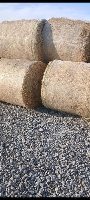 Baloți de fân de vânzare