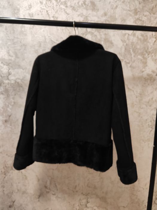 Дублёнка чёрная, новая. Тренч бежевый, б/у..