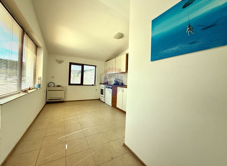 Южен апартамент с две спални и нескриваема морска гледка за продажба,