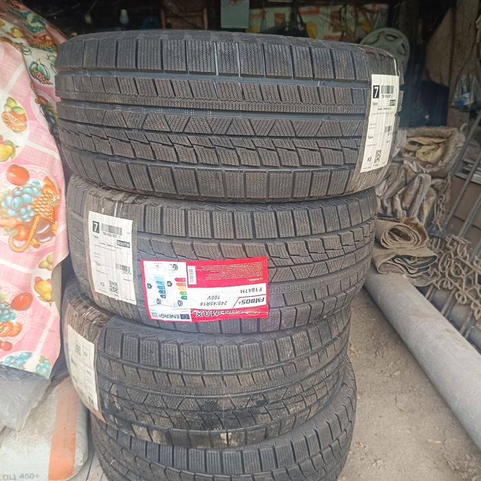 Зимние новые шины 245 45R18