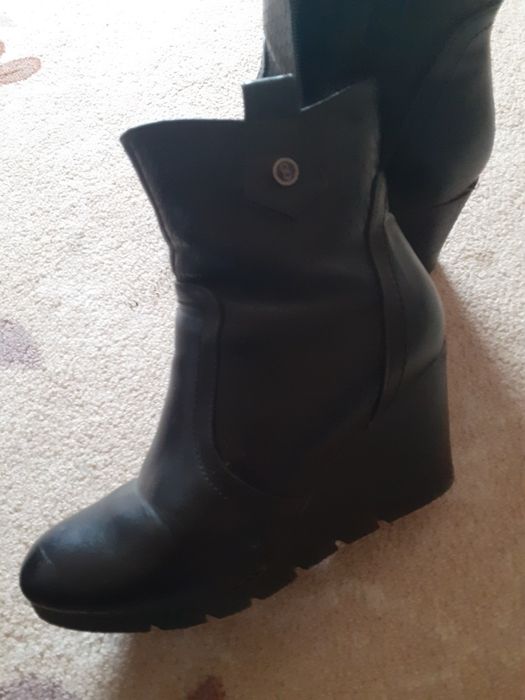 Боти номер 37,като нови