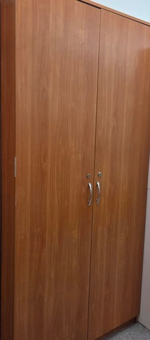 Продам шкаф офисный с замком