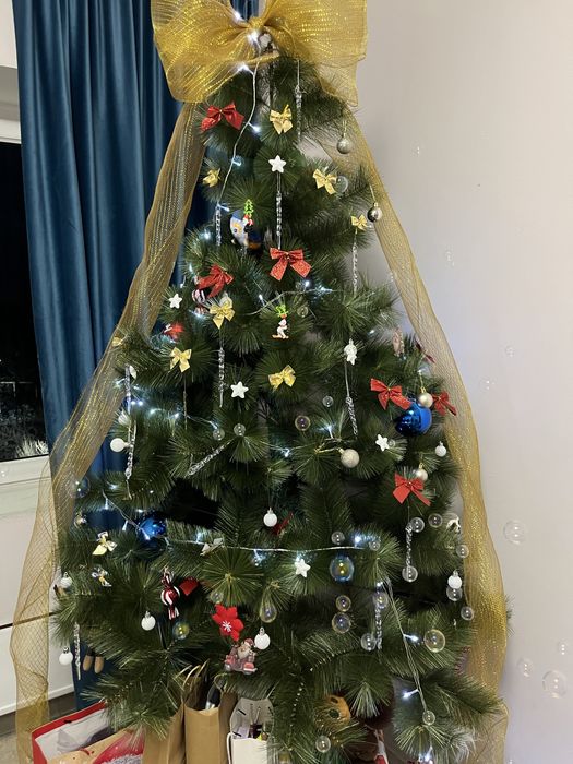 Продам елку.