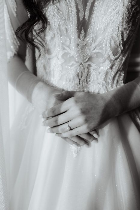 Vând rochie de mireasă + costum de mire – purtate o singură dată – sta