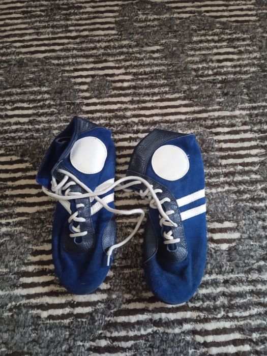 Продам новые борцовки отличного качества.