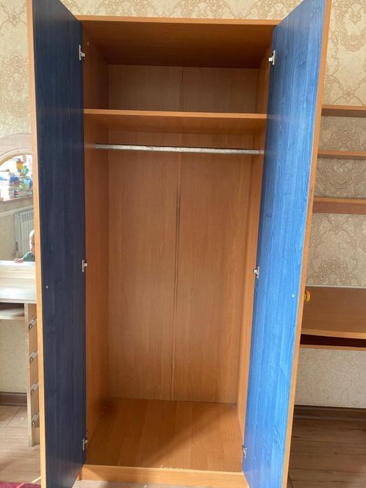 Срочно продам шкаф для одежды, полка для книги,