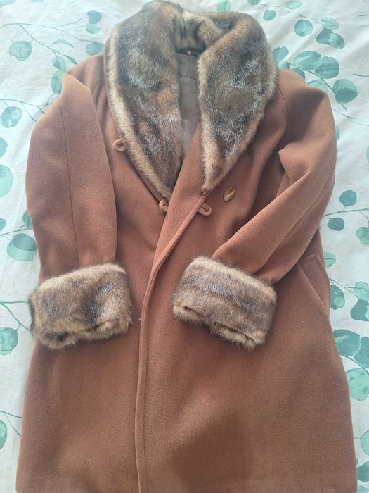 Дамско палто в кафяв цвят