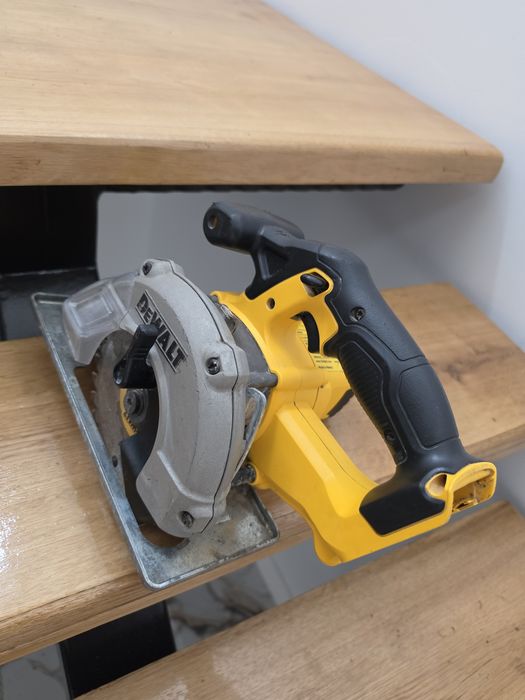 Circular Dewalt dcs373