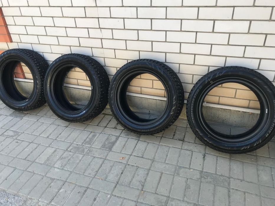 Продам шипованную резину