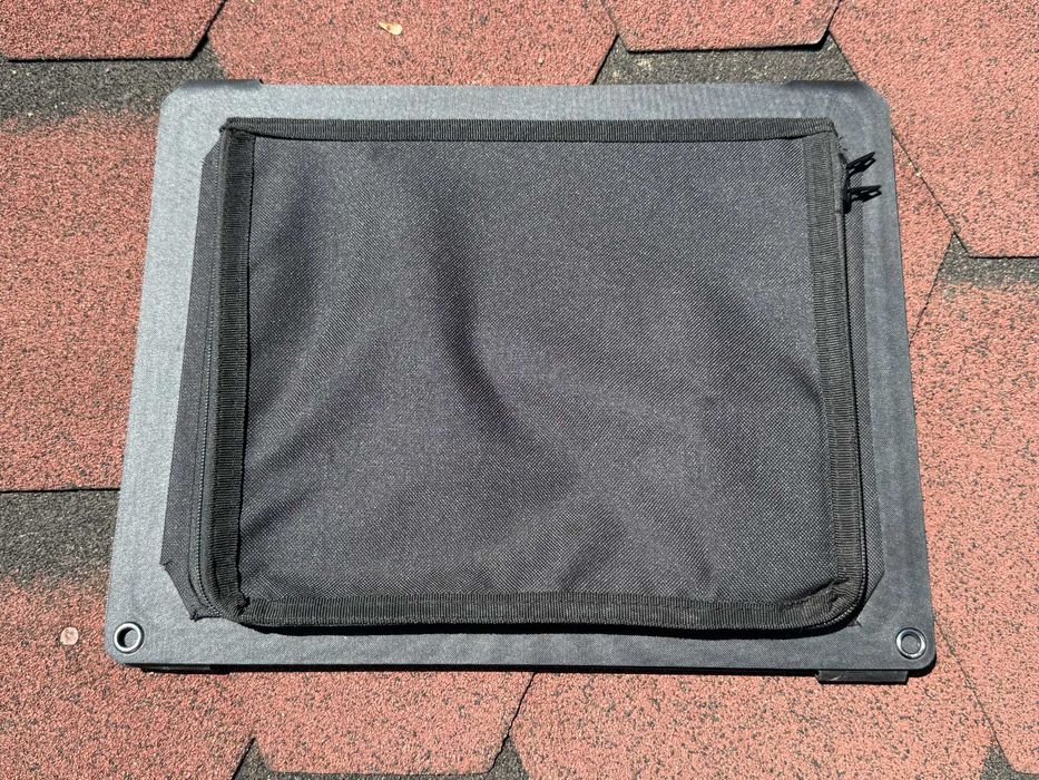 Продавам соларен панел Sandberg Solar Charger 60W, черен, SNB-420-80 - отлично състояние
