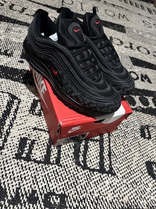 Чисто нови обувки на NIKE