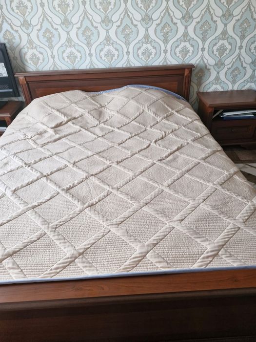 Продается спальный гарнитур