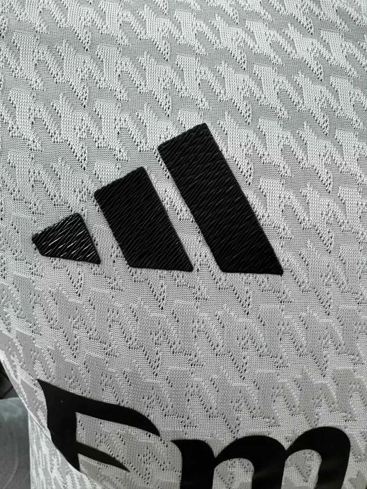 Игрална версия на фланелка с дълъг ръкав Реал Мадрид 2024/25