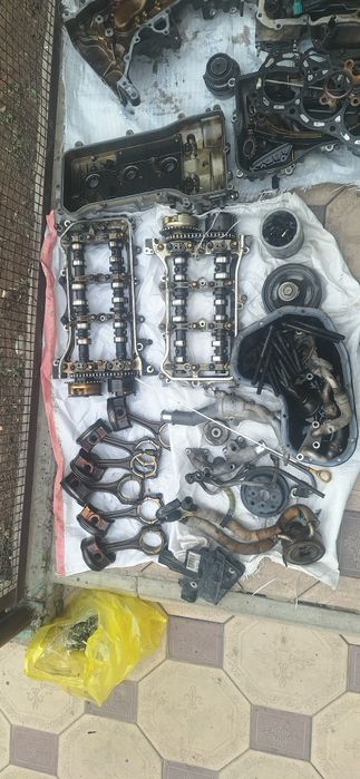 Мотор машины на разбор