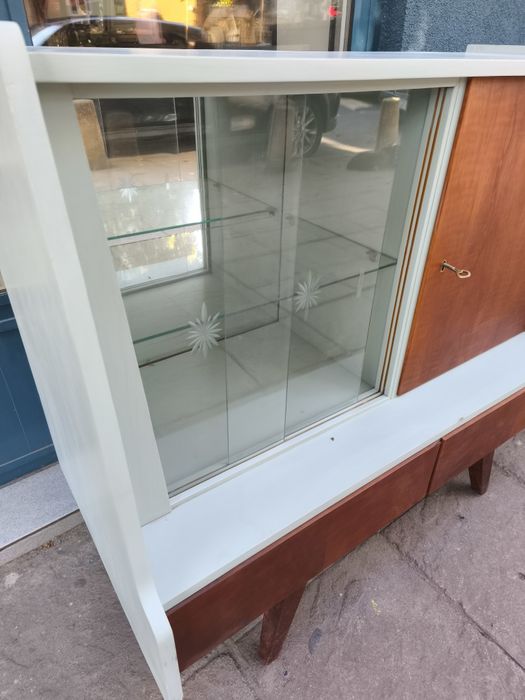 Реставриран бюфет