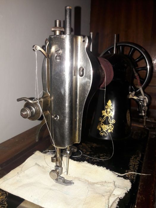 Продам швейную машинку ЗИНГЕР