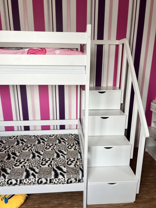 Продам кровать двухъярусный