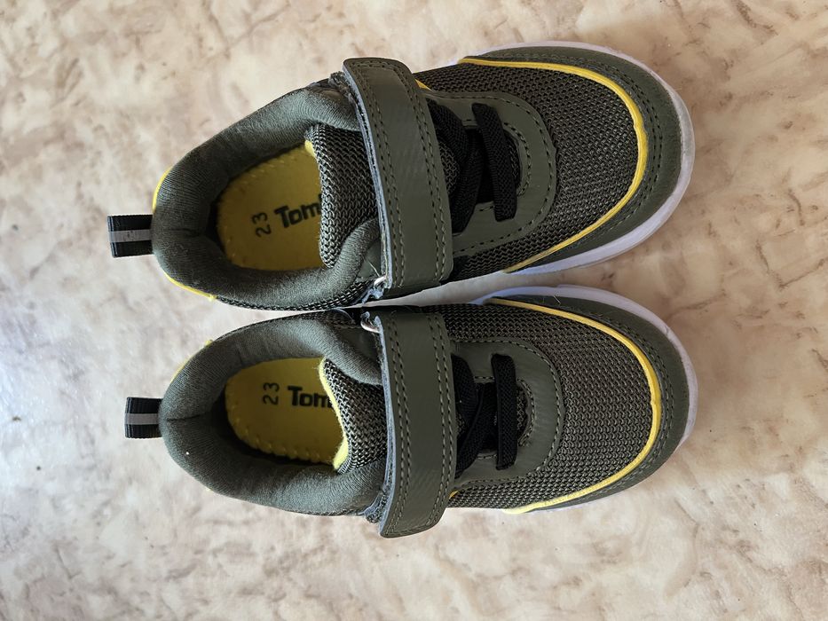 Детские кроссовки