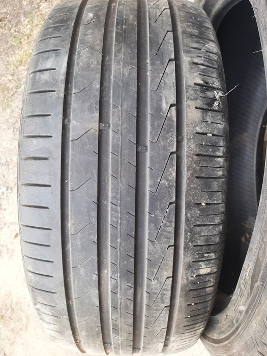 Продам шины 235/45/18