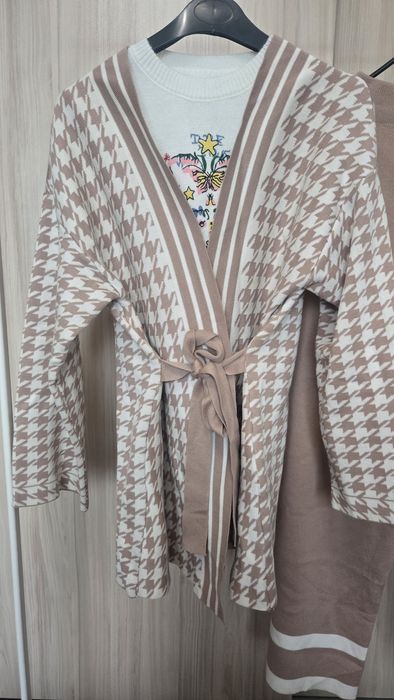 Дамски плетен сет