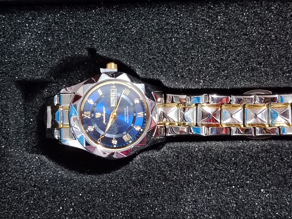 Продам женские часы