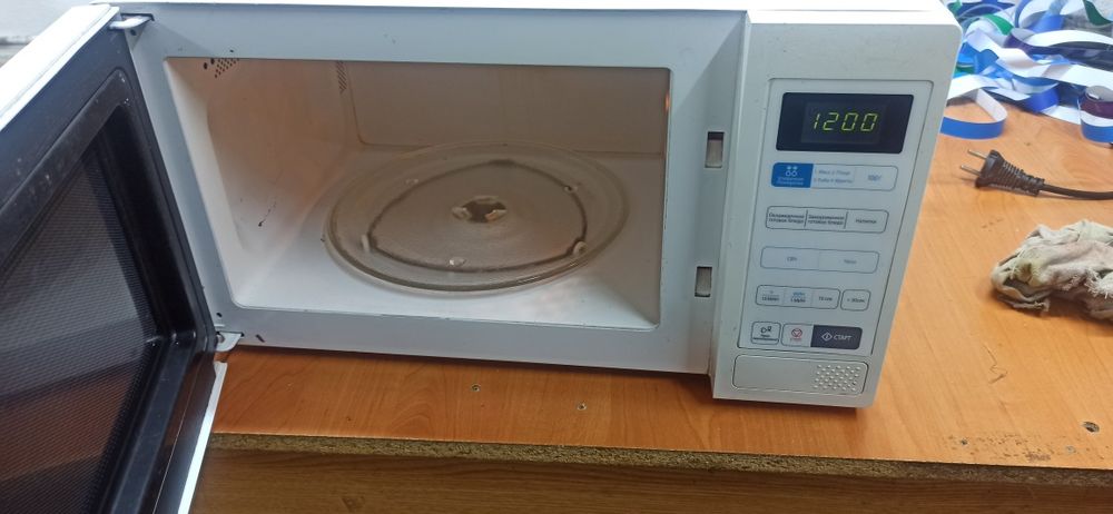 Продам микроволновку Samsung.