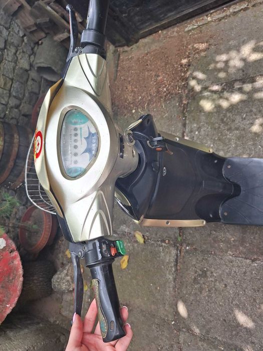 Електрически скутер
Електрически скутер