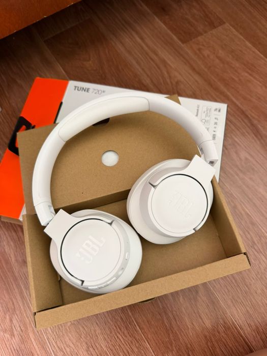 Наушники JBL Tune 720BT
