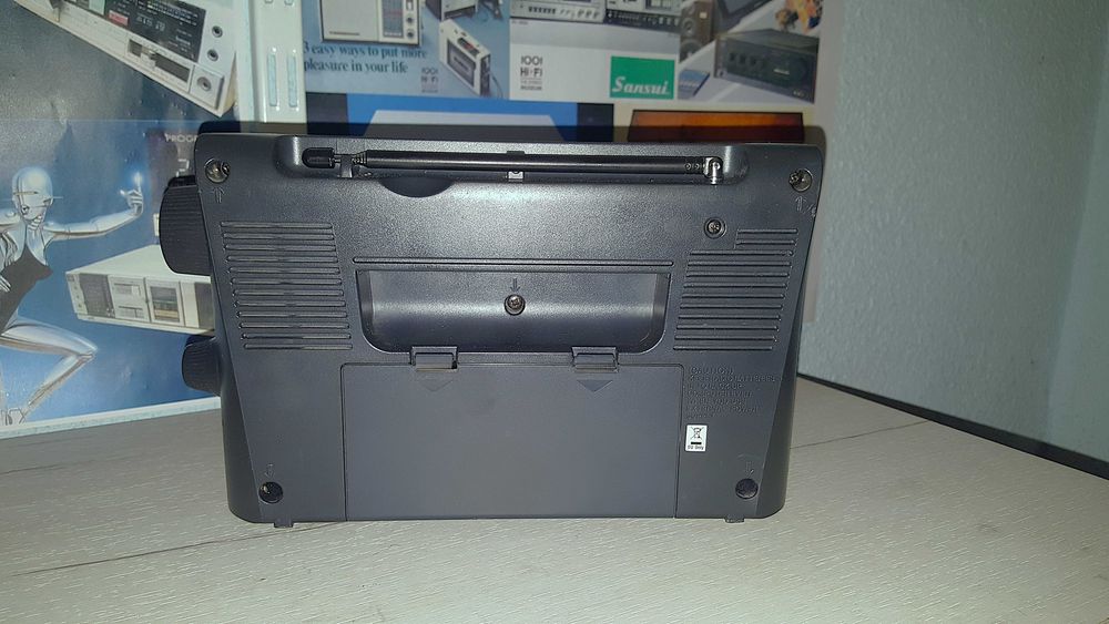 Radio digital Sony ICF M600 (Tuner digital cu sinteză PLL )