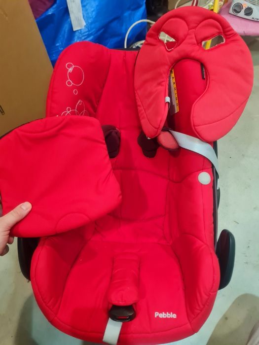 Maxi Cosi Pebble с база за автомобил