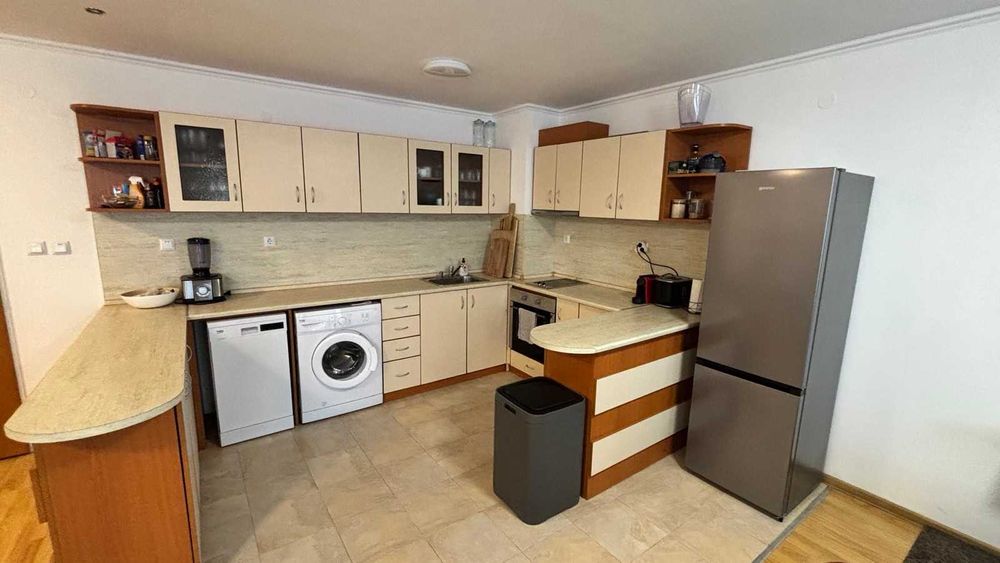 Луксозен триетажен пентхаус в к-с Нев, Сарафово