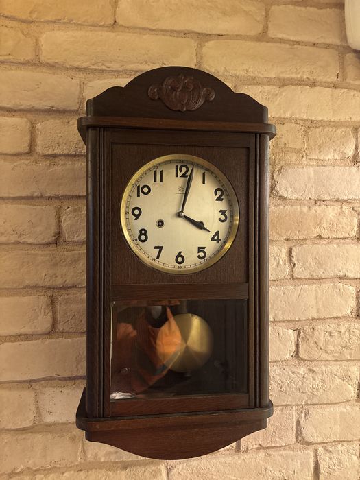 Стари стенни часовници с махало