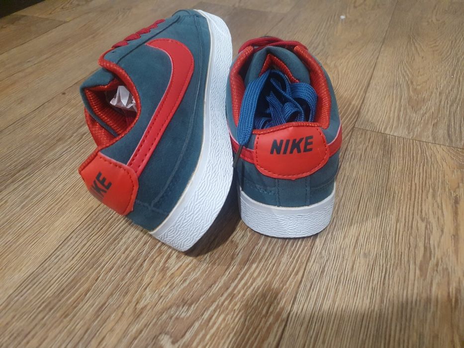 Кроссовки NIKE красно-зеленые новые