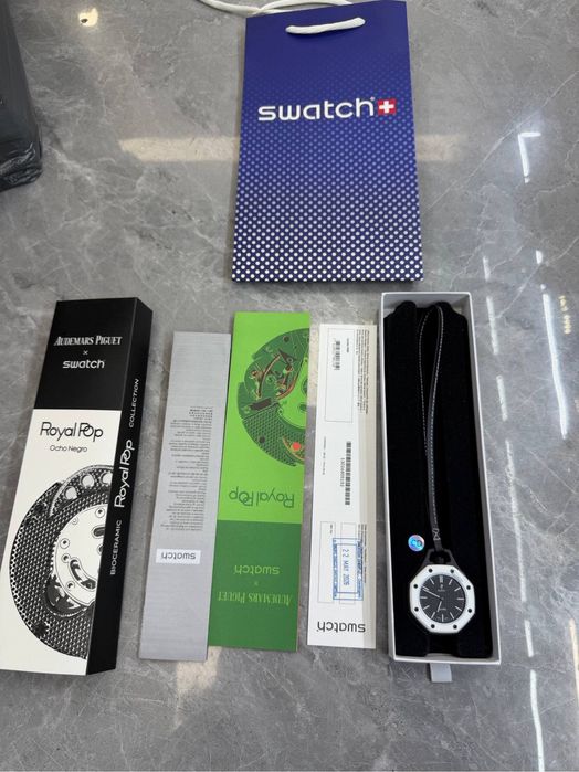Swatch и Audemars Piguet хар хил рангидан