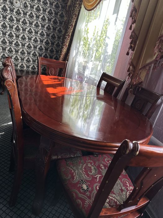 Стол стулья тумба сервант