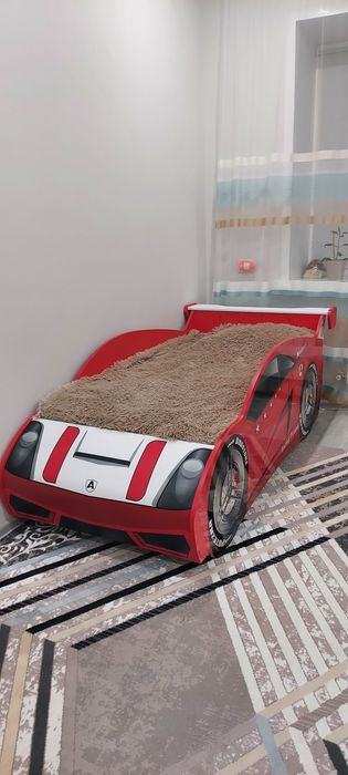 Детская кровать машинка