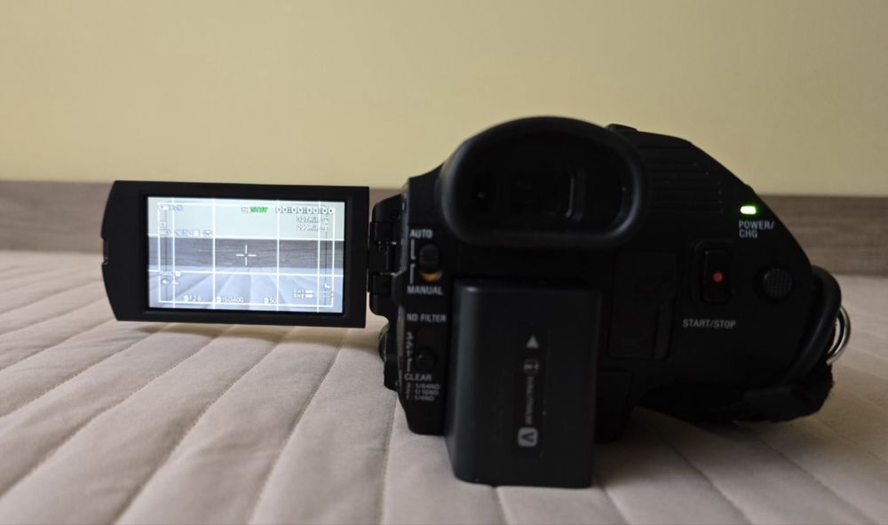 4K HDR видеокамера SONY FDR-AX700