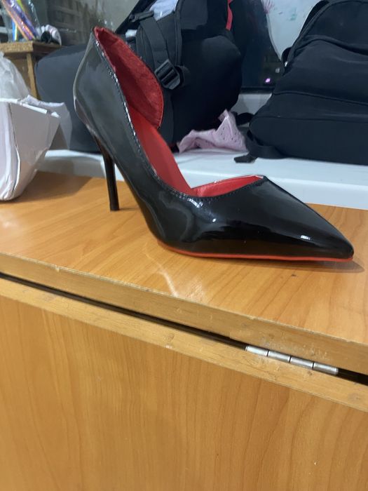 Туфли новые каблук 8 см размер 38