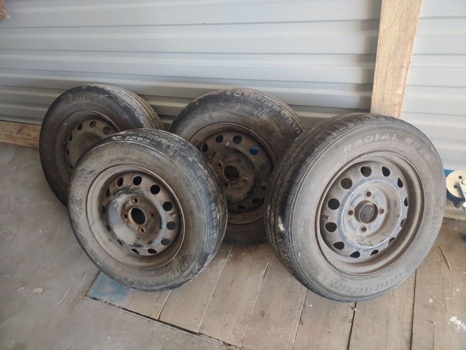 Продам комплект летней резины 4*114*3