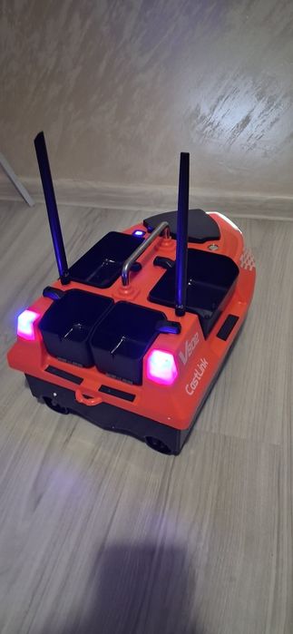 НОВА Лодка за захранка Flytec V802