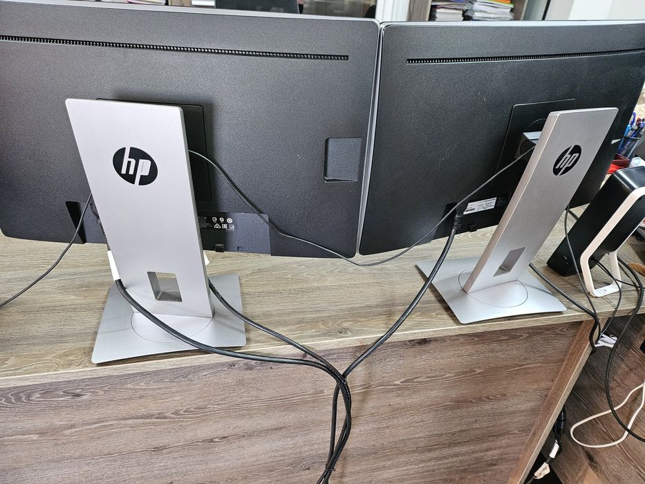 Vand doua monitoare Hp. Pret 150 le bucata