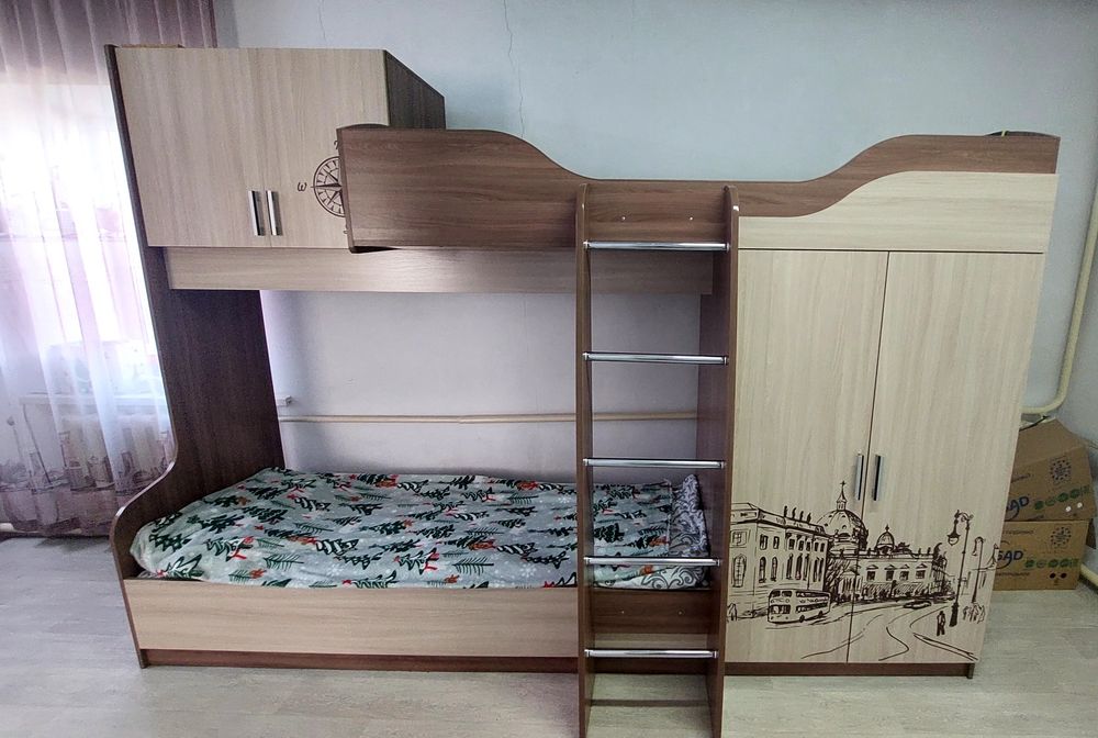 Двухъярусная кровать