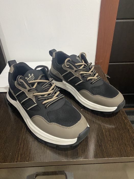 Продам мужские кроссовки