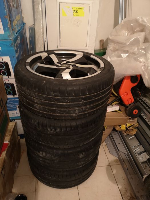 Джанти 18 ки с втулки и вентили за налягането оригинални