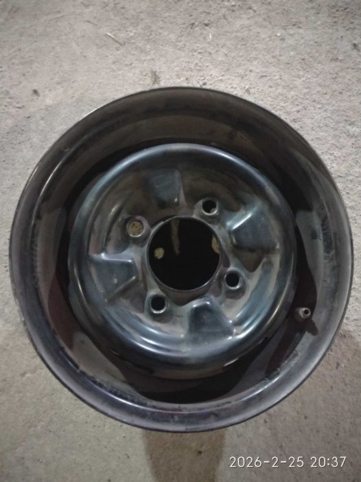 Продаётся распредвал от Дамас новый. и диск от колёс R-12