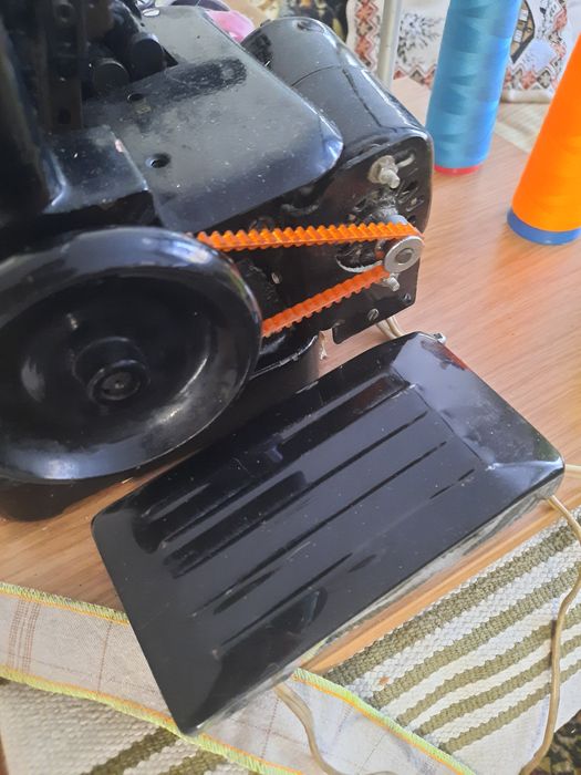 Продам хороший оверлок