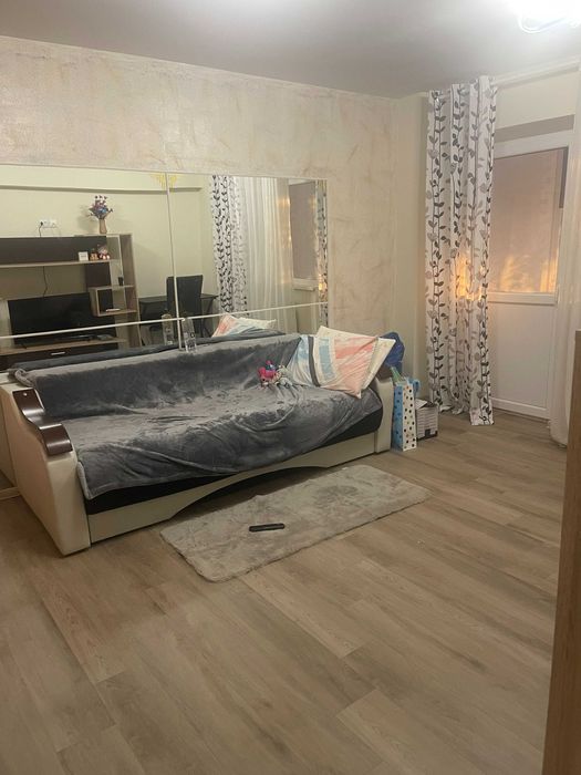 Inchiriez apartament 2 camere decomandat si mobilat Obor