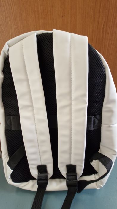 Бяла раница от Avon