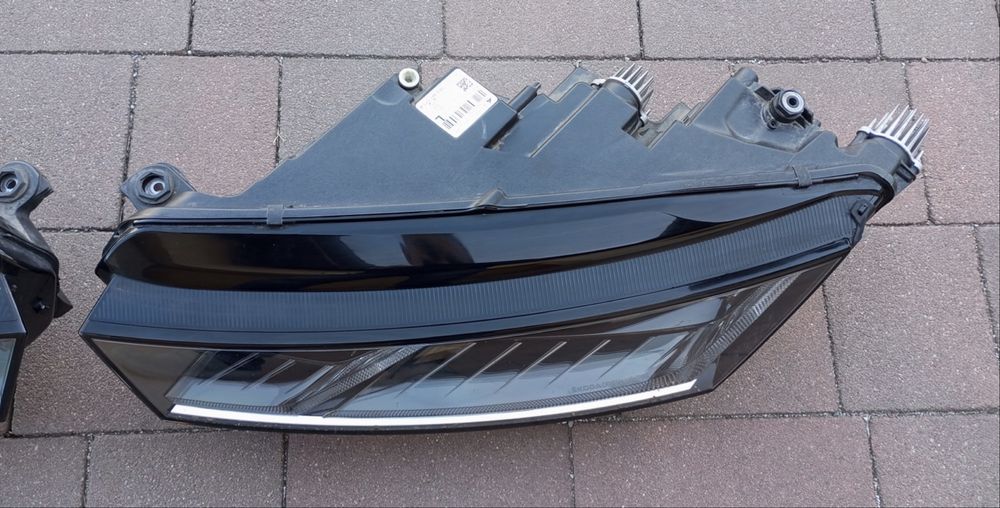 Ляв и Десен фар Шкода Октавия 4 фул лед матрикс SKODA OCTAVIA IV 4 20-24-- Full Led Matrix 5E4941015A